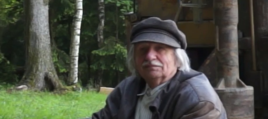 Video (38 min.) Interview mit einem Geologen und Rutengängermeister Jiri zur Praxis der Brunnensuche